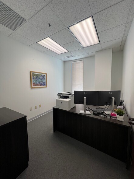 More Photos Of 1000 N Ashley Dr, Tampa Office For Lease