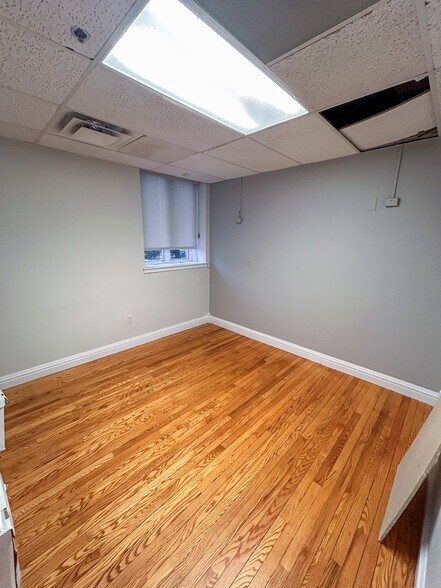 More Photos Of 30 N Lincoln St, Batavia Office For Lease