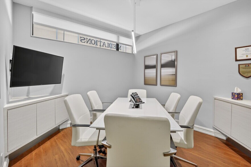 More Photos Of 100 SE 6th St, Fort Lauderdale Office For Lease
