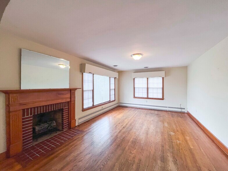 More Photos Of 1001 E Lynchburg Salem Tpke, Bedford Office For Sale