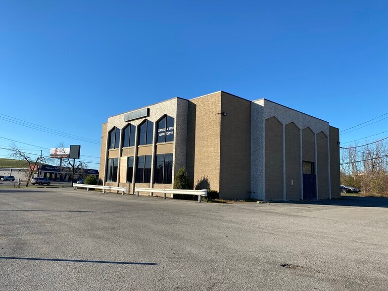 More Photos Of 2443 Military Rd, Niagara Falls Freestanding For Sale