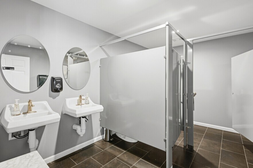 More Photos Of 3601 Commerce Dr, Arnold Office For Sale