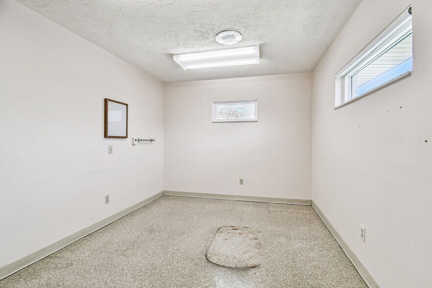 More Photos Of 321 S Lincoln Ave, Clearwater Medical For Sale