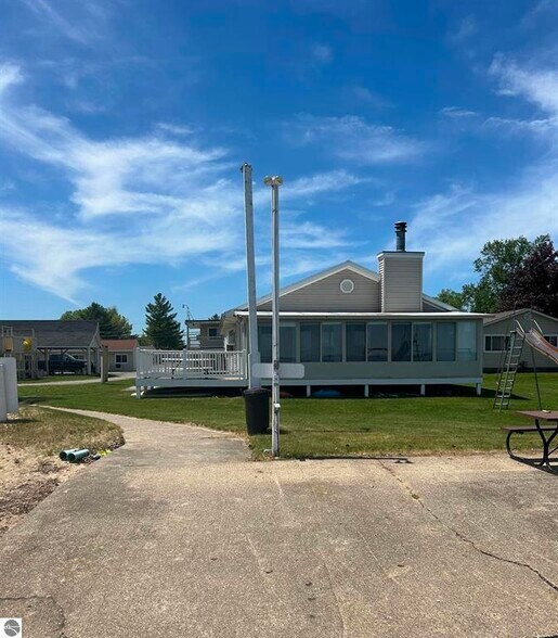 More Photos Of 10360 West Shore Dr, Houghton Lake Hospitality For Sale