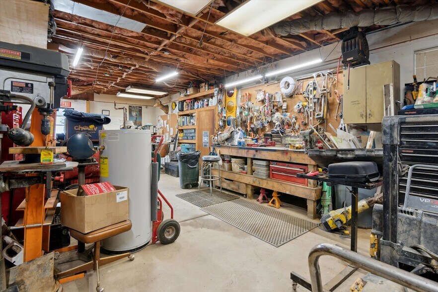 More Photos Of 1641 Saw Mill Run Blvd, Pittsburgh Flex For Sale