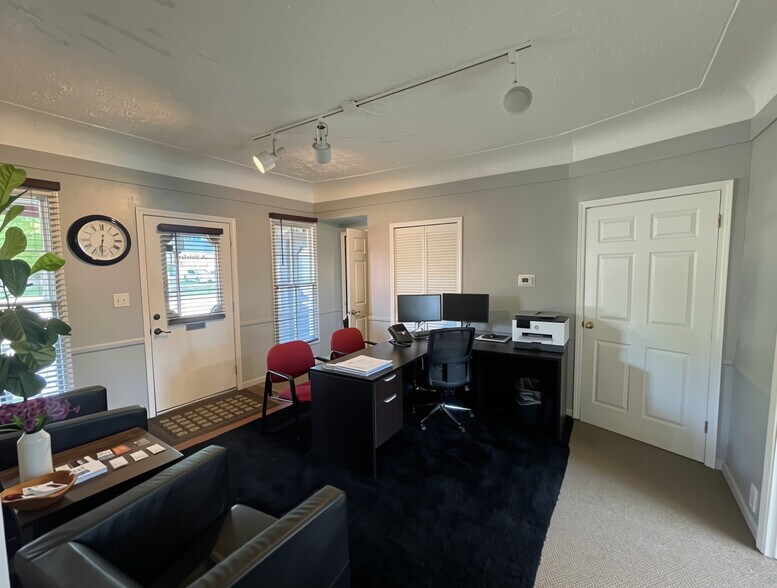 More Photos Of 620 W Commerce Rd, Commerce Township Medical For Sale