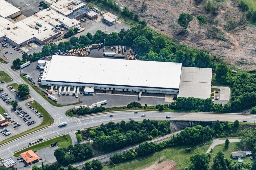 More Photos Of 1224 Isley Dr, Gastonia Manufacturing For Lease