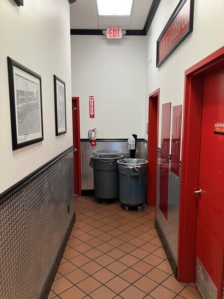 More Photos Of 7808 N Division St, Spokane General Retail For Lease