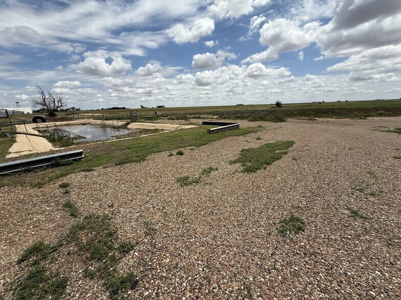 More Photos Of 743 W US Highway 70, Plainview Industrial For Sale