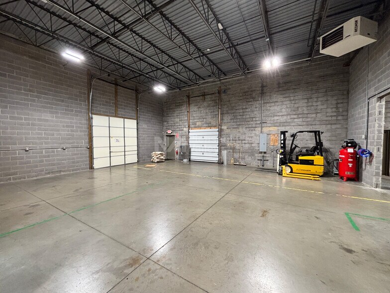 More Photos Of 9177 Dutton Dr, Twinsburg Light Distribution For Lease