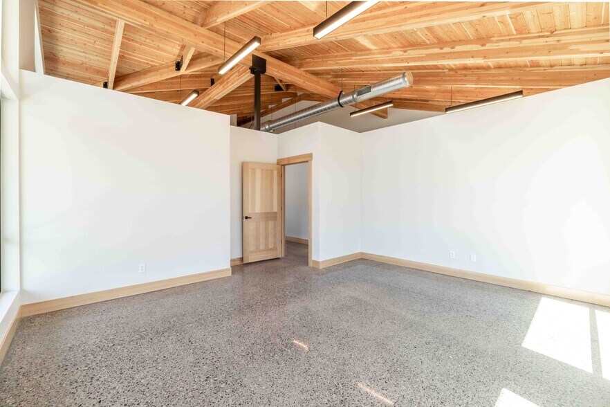 More Photos Of 8512 N Wayne Dr, Hayden Flex For Lease