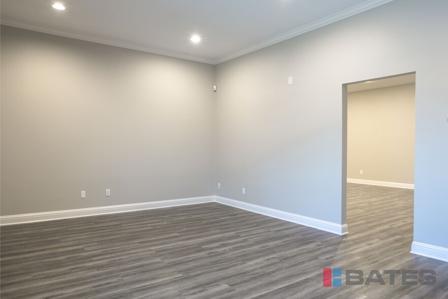 More Photos Of 198 Brothers Blvd, Red Oak Flex For Sale