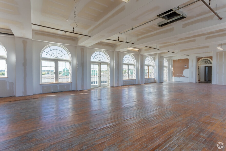 More Photos Of 225 Ray Ave, Fayetteville Loft Creative Space For Lease