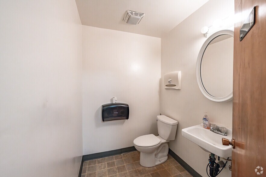 More Photos Of 1247 Brooks St, Ontario Land For Lease