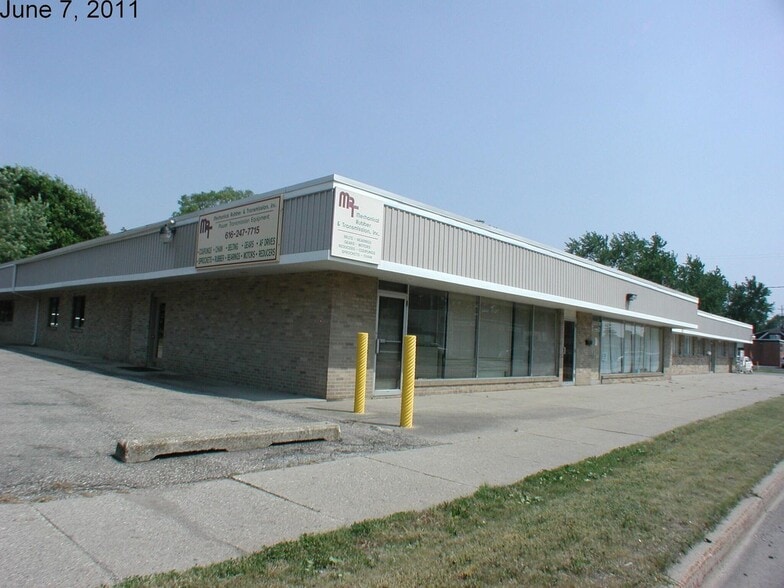 Primary Photo Of 3060 Madison Ave SE, Grand Rapids Service For Lease