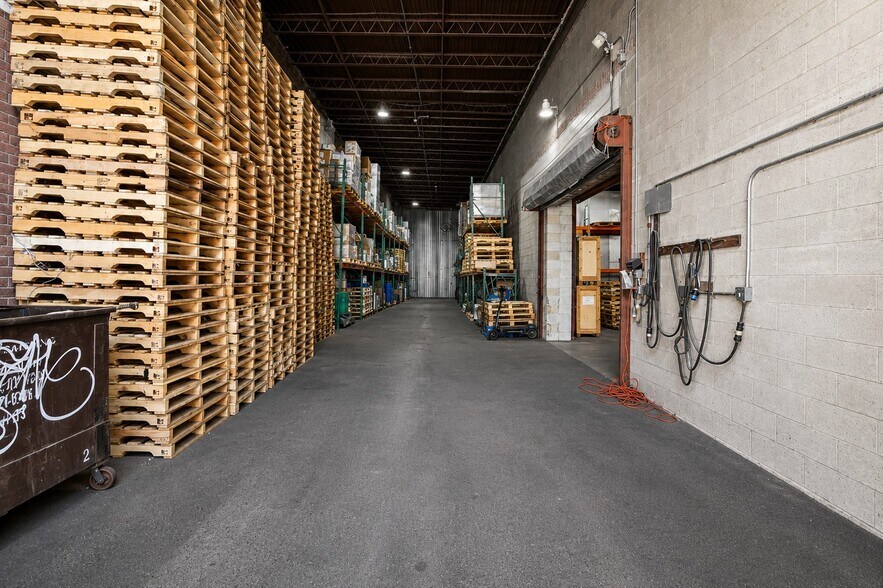 More Photos Of 585 Meserole St, Brooklyn Warehouse For Sale