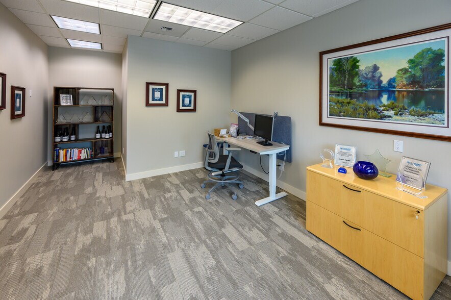 More Photos Of 296 SW Columbia St, Bend Office For Sale