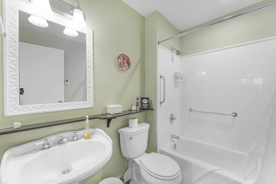 More Photos Of 111 Severn Av, Rosebud Hospitality For Sale