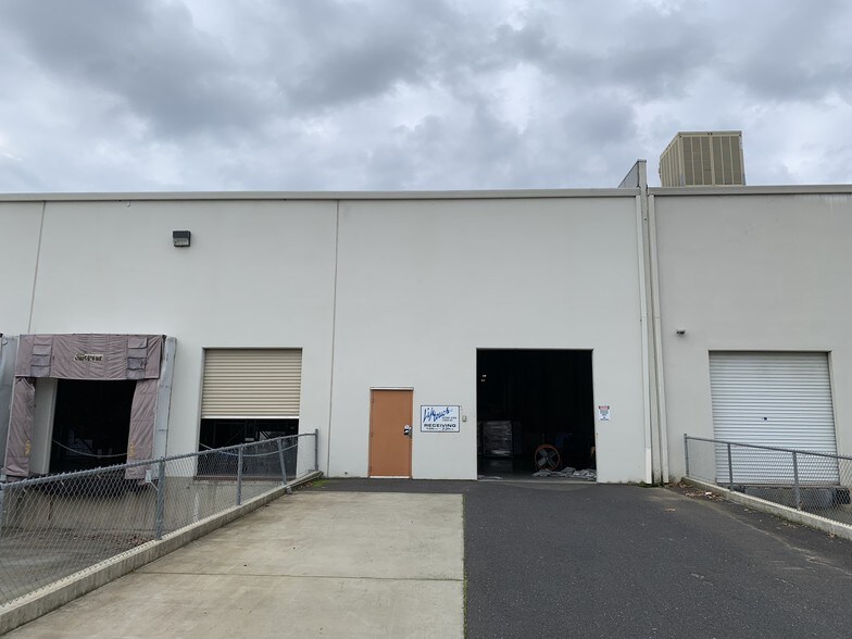 More Photos Of 411 Otterson Dr, Chico Warehouse For Lease