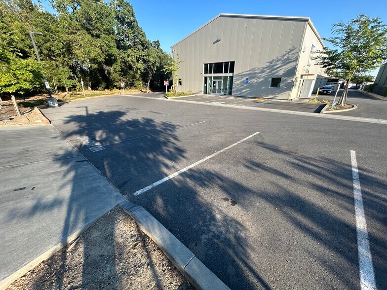 More Photos Of 140 Grove Ct, Healdsburg Manufacturing For Lease