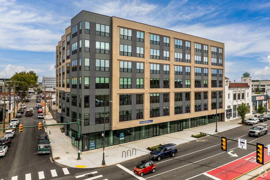 Primary Photo Of 2820-2828 W Broad St, Richmond Apartments For Lease