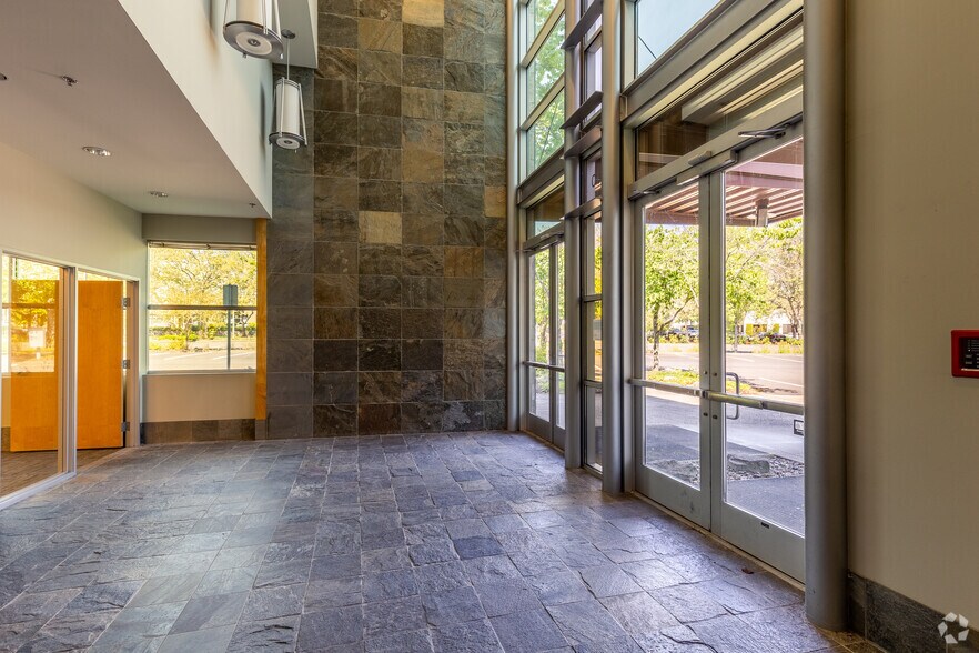 More Photos Of 3030 NE Aloclek Dr, Hillsboro Office For Sale