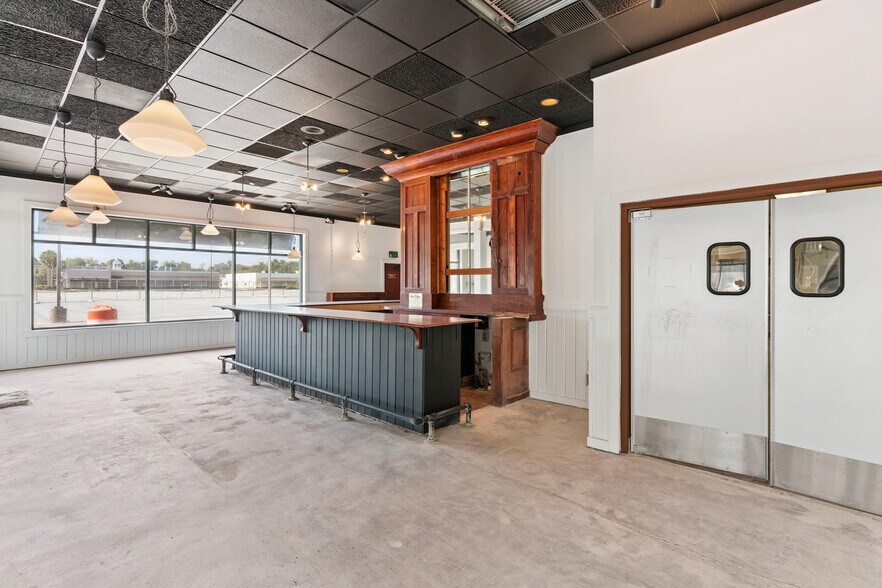 More Photos Of 1025 Magnolia Bluff Way SW, Darien Restaurant For Sale