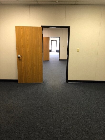More Photos Of 1036-1062 Corporate Ln, Export Storefront Retail Office For Lease