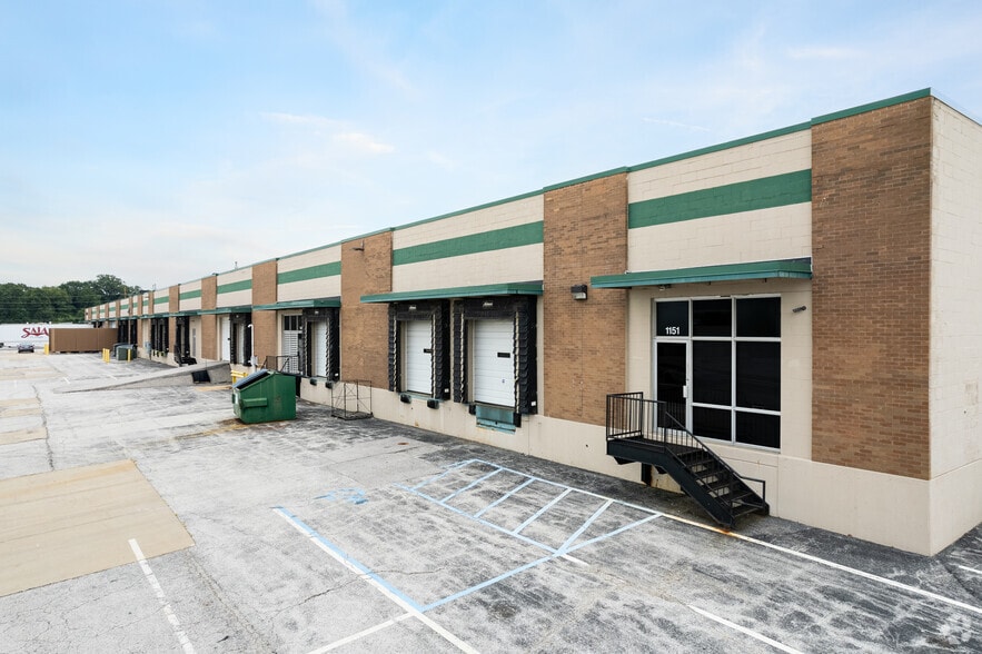 Primary Photo Of 1131-1151 N Warson Rd, Saint Louis Warehouse For Lease
