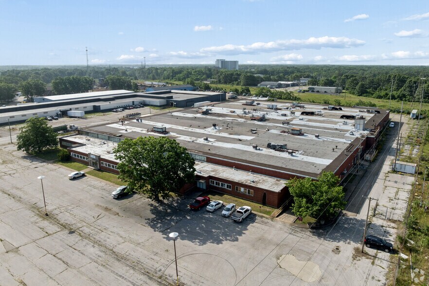 More Photos Of 1185 E Keating Ave, Muskegon Manufacturing For Sale