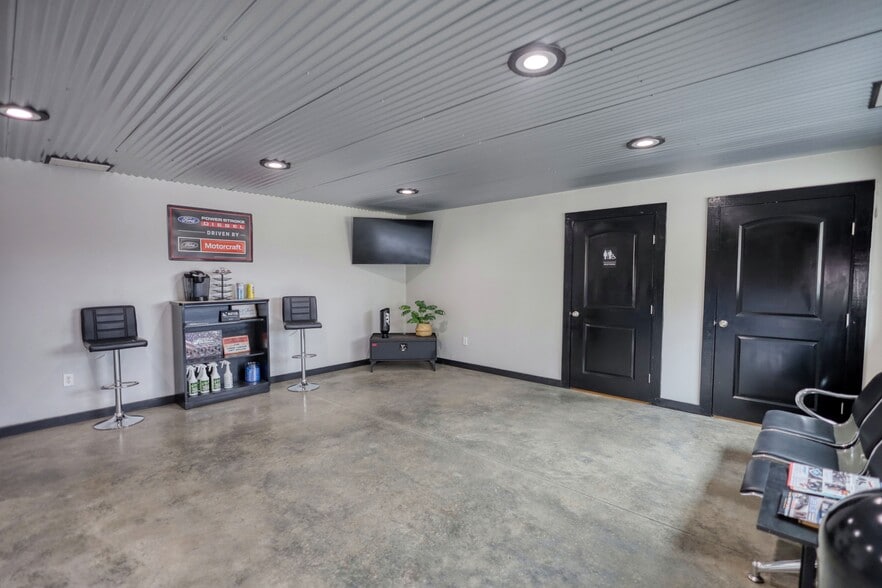 More Photos Of 200 Railroad St, Monticello Industrial For Sale