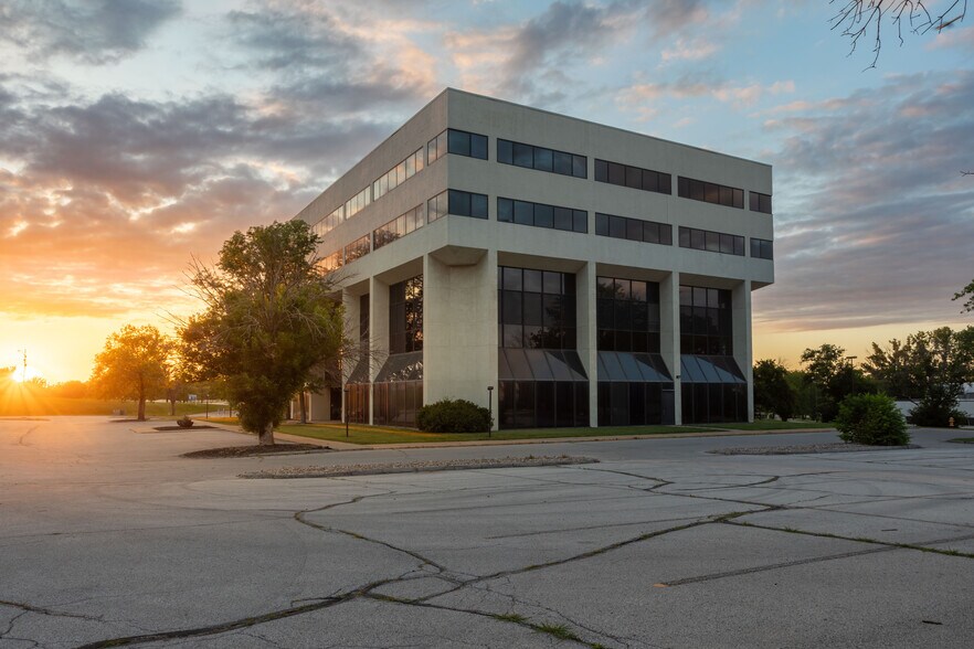 Primary Photo Of 1501 42nd St, West Des Moines Office For Lease