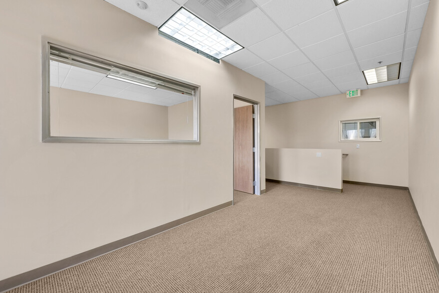 More Photos Of 64-76 Maxwell, Irvine Light Manufacturing For Lease