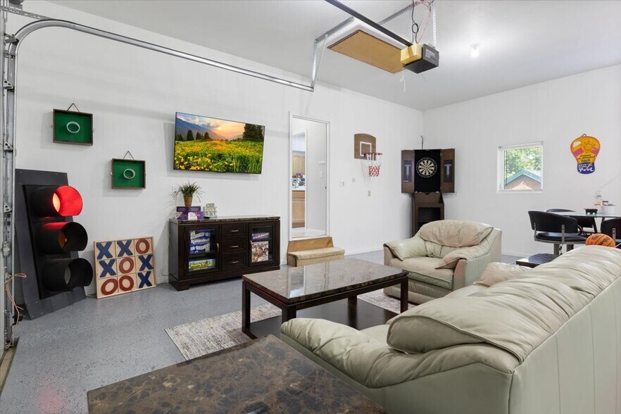More Photos Of 415 Gardenia Cir, Sunrise Beach Hospitality For Sale