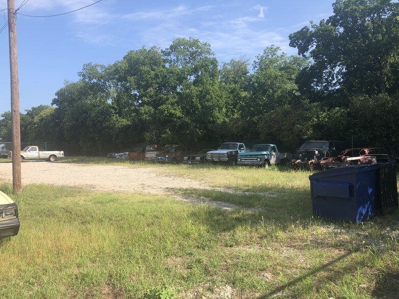More Photos Of 1400 W Marvin Ave, Waxahachie Warehouse For Sale