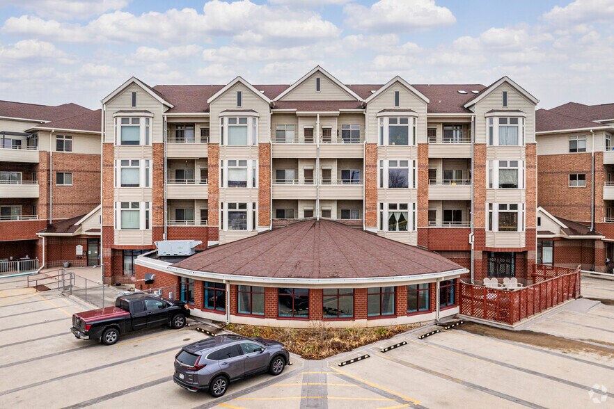 More Photos Of 302-376 Junction Rd, Madison Apartments For Lease