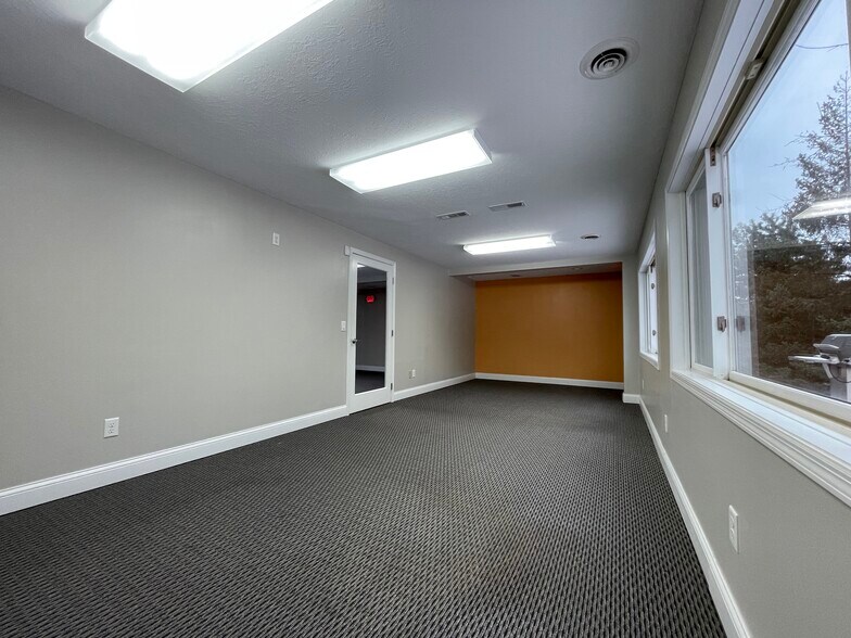 More Photos Of 5810 Blackshire Path, Inver Grove Heights Office Residential For Lease