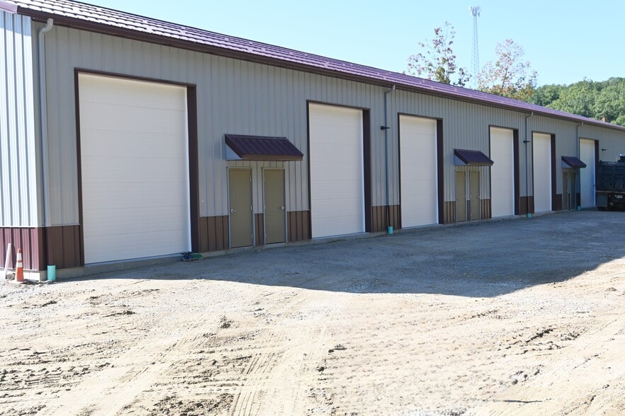 More Photos Of 47 Thames Rd, Hooksett Service For Lease