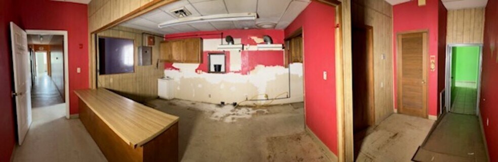 More Photos Of 2770 N Douglass St, Malden Storefront Retail Office For Sale