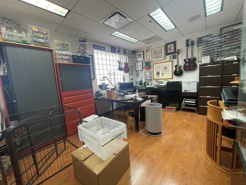 More Photos Of 1913 Sheridan Rd, Highland Park Storefront Retail Office For Sale