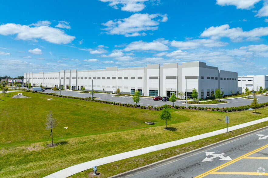 More Photos Of 11706 Landstar Blvd, Orlando Distribution For Lease