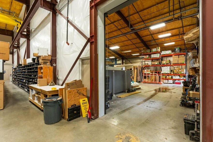 More Photos Of 12 Penny Ln, Gallatin Gateway Showroom For Sale