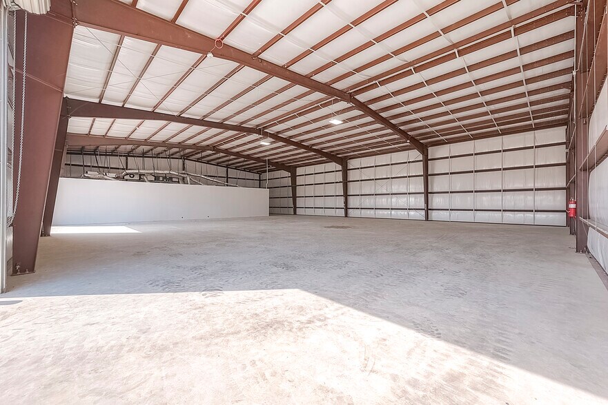 More Photos Of 22820 Hufsmith Kohrville Rd, Tomball Industrial For Sale