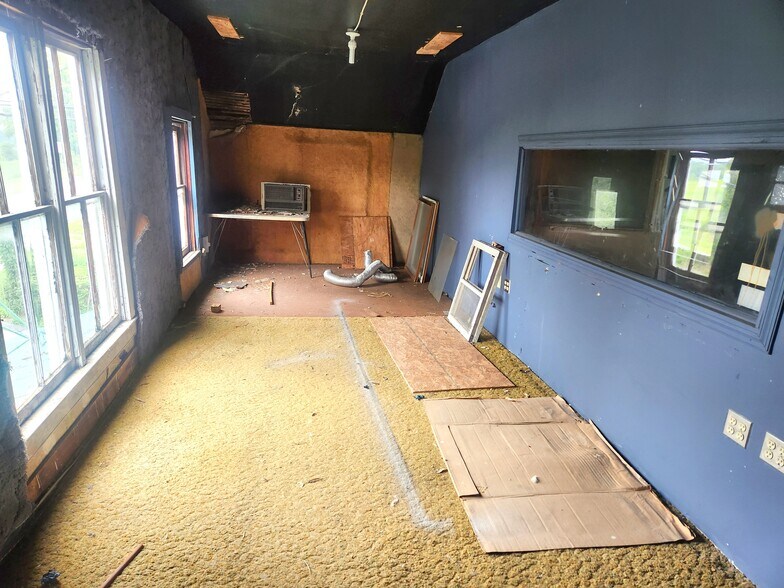 More Photos Of 26500 Clarksburg Rd, Damascus Storefront Retail Residential For Sale