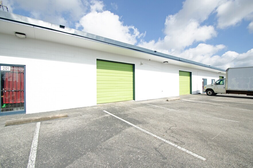 More Photos Of 6020 Jessamine St, Houston Unknown For Lease