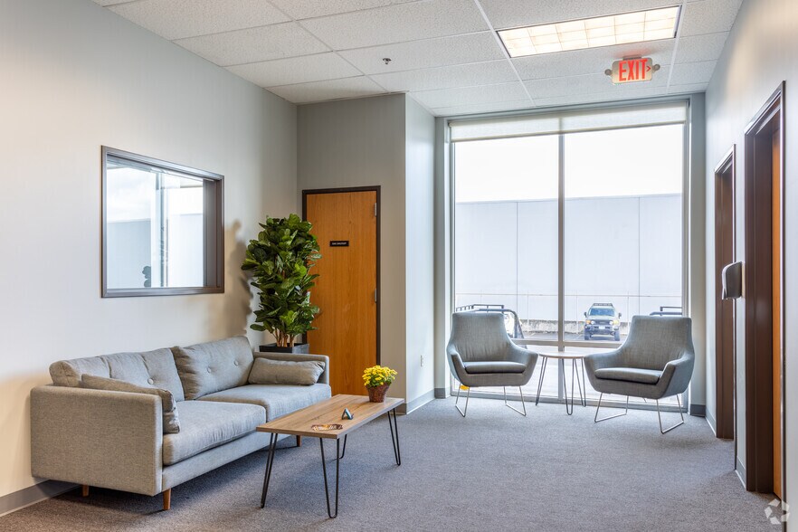 More Photos Of 2455 NW Nicolai St, Portland Warehouse For Lease