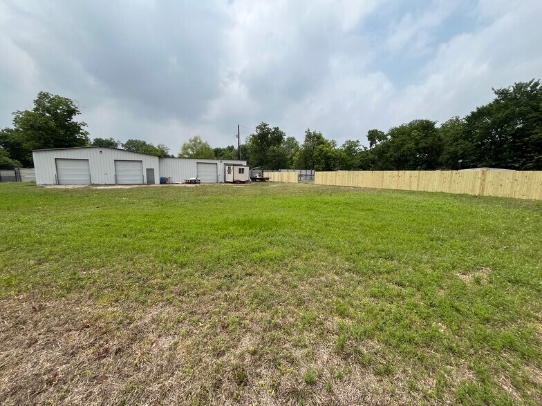 More Photos Of 10300 Burden St, Houston Industrial For Lease