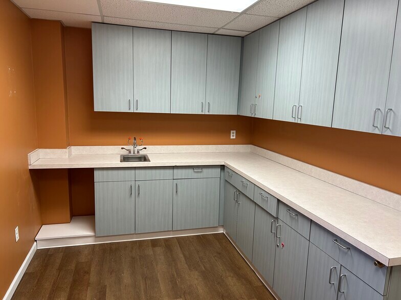 More Photos Of 27 Hospital Ave, Danbury Medical For Lease
