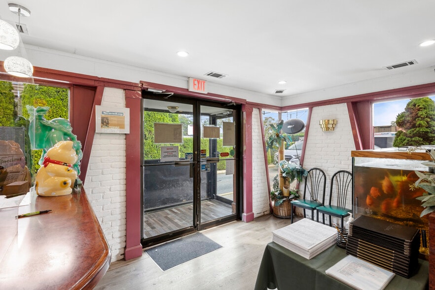 More Photos Of 504 Larkfield Rd, East Northport Restaurant For Lease