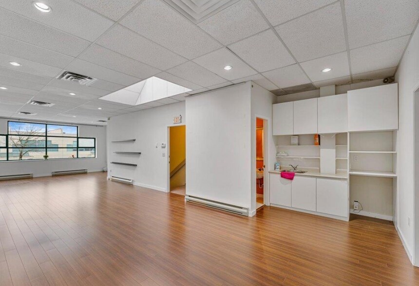 More Photos Of 13982 Cambie Rd, Richmond Light Manufacturing For Sale